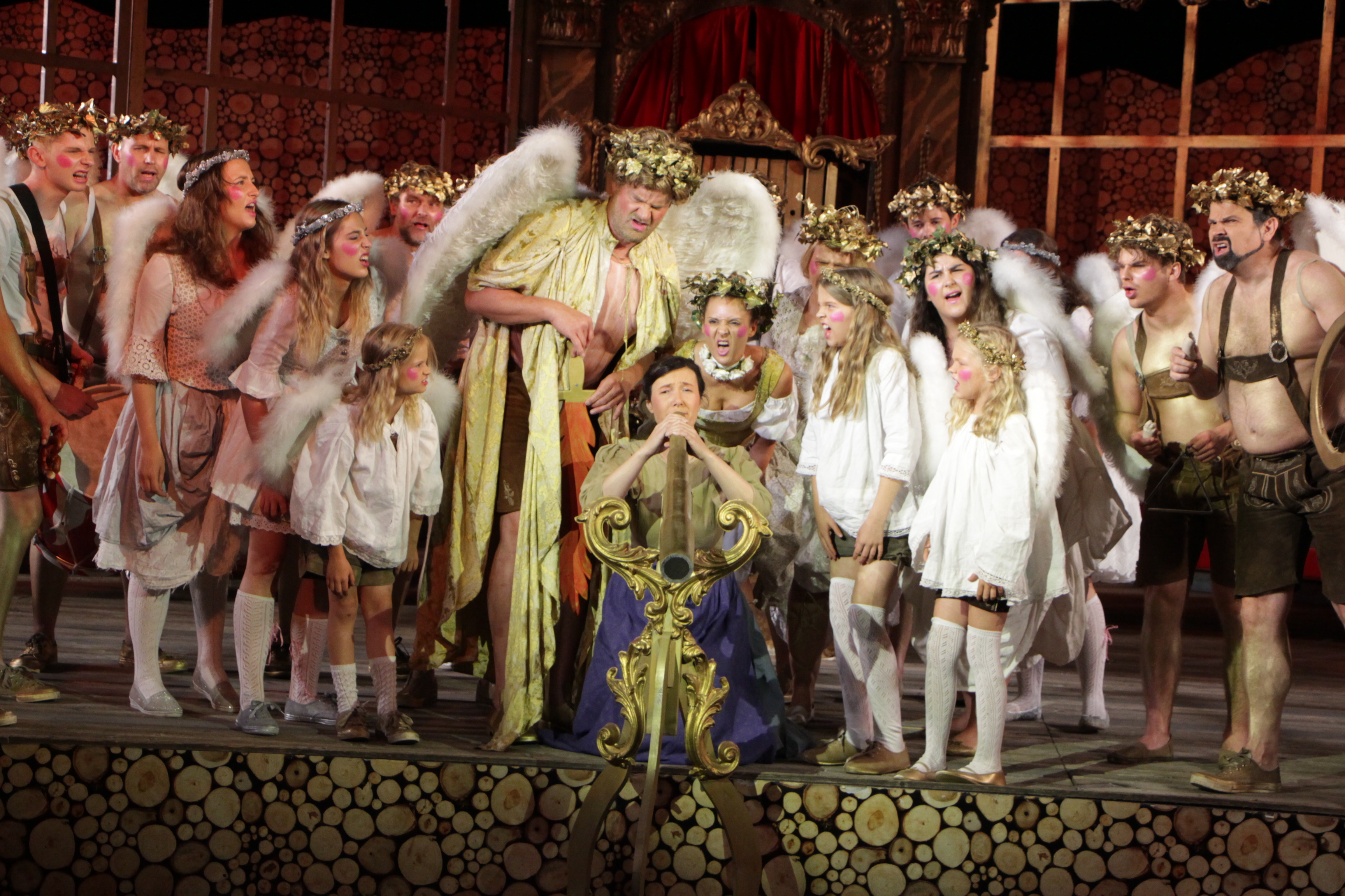 Marerl ist im Paradies angekommen, aber der Großvater ist noch auf der Erde.