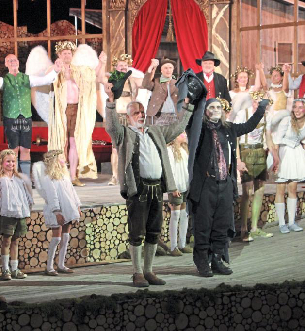 Applaus für die Hauptdarsteller Walter Kolbeck und Ernst Martin.